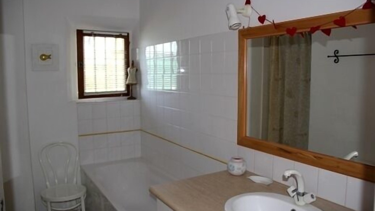 Photo of Bathroom in Lagnes