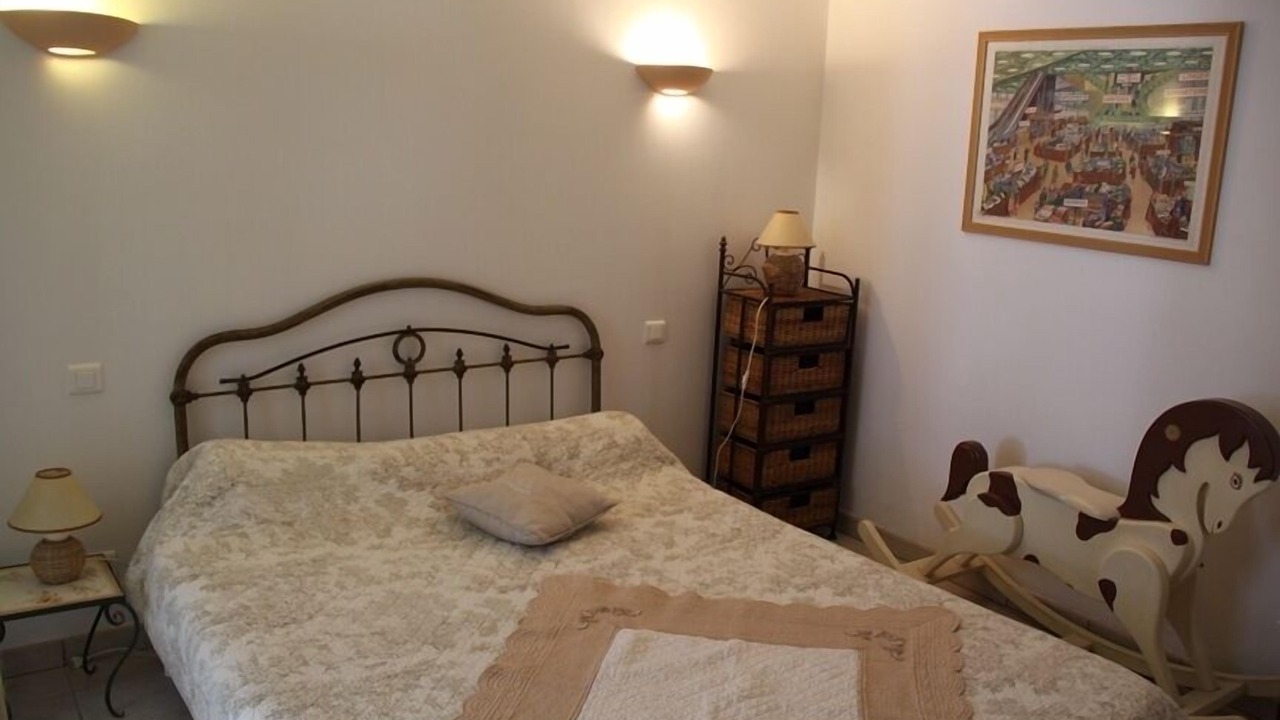 Photo of Bedroom in Lagnes