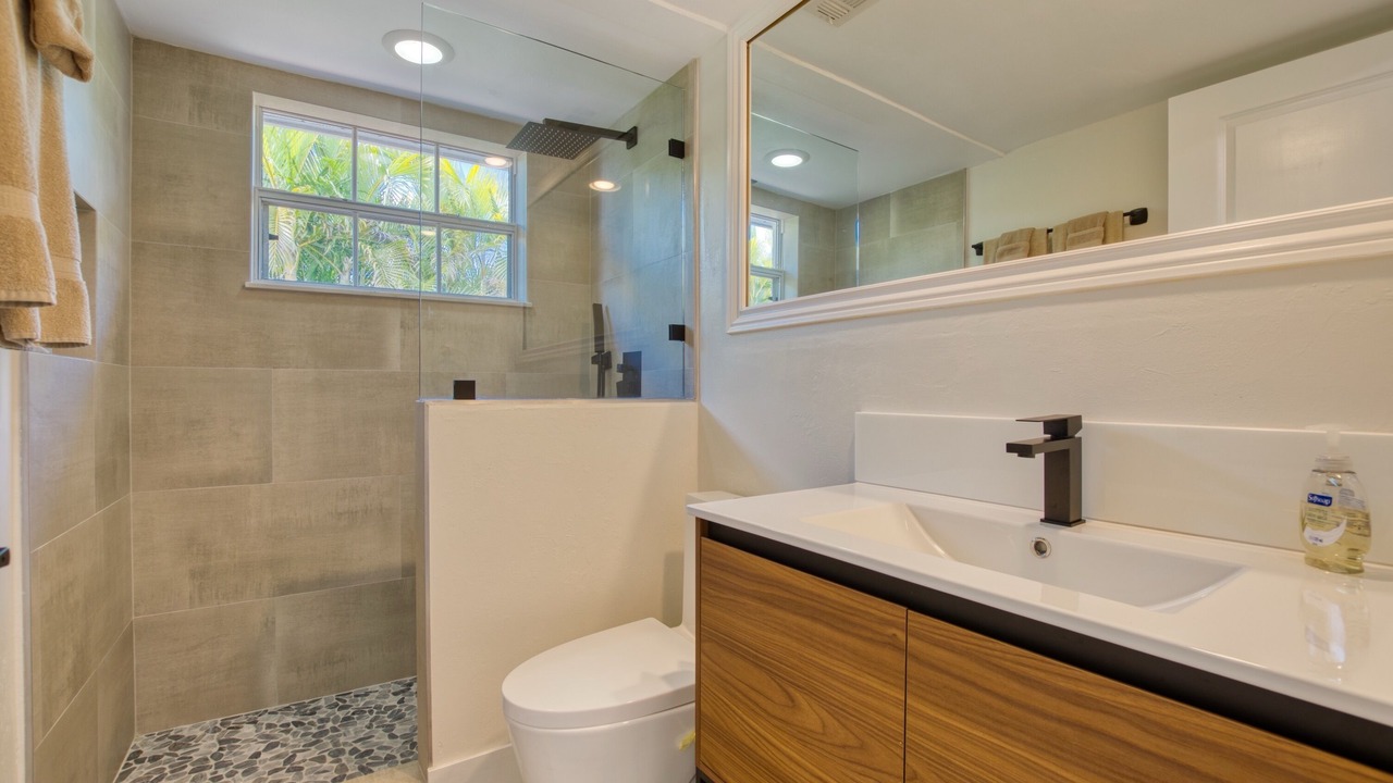 Photo of Bathroom in Caloosahatchee