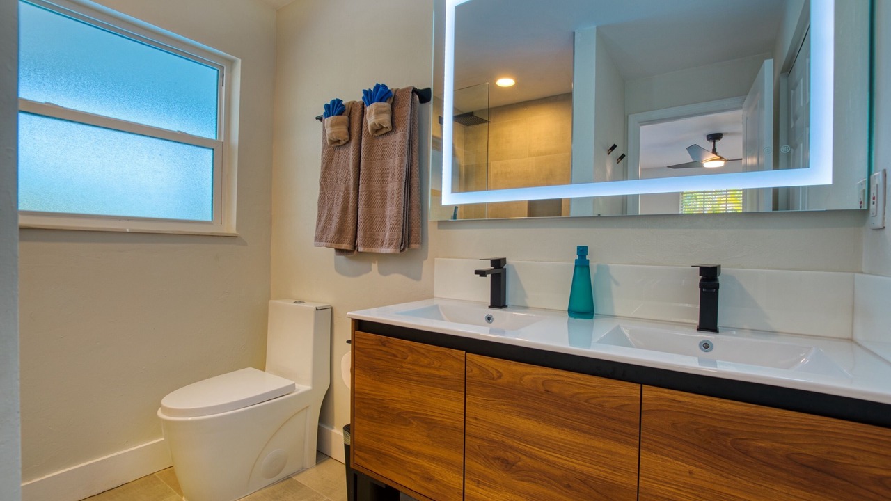 Photo of Bathroom in Caloosahatchee