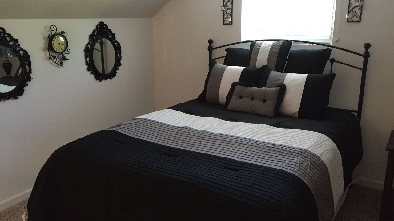 Photo of Bedroom in Lyons