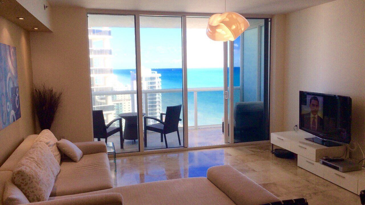 Photo of Livingroom in Hallandale Beach