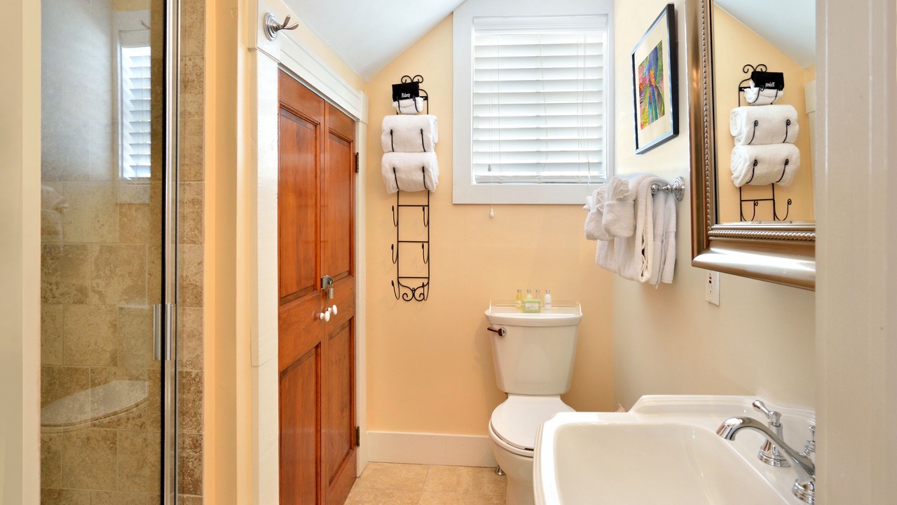 Photo of Bathroom in Uptown - Upper Duval