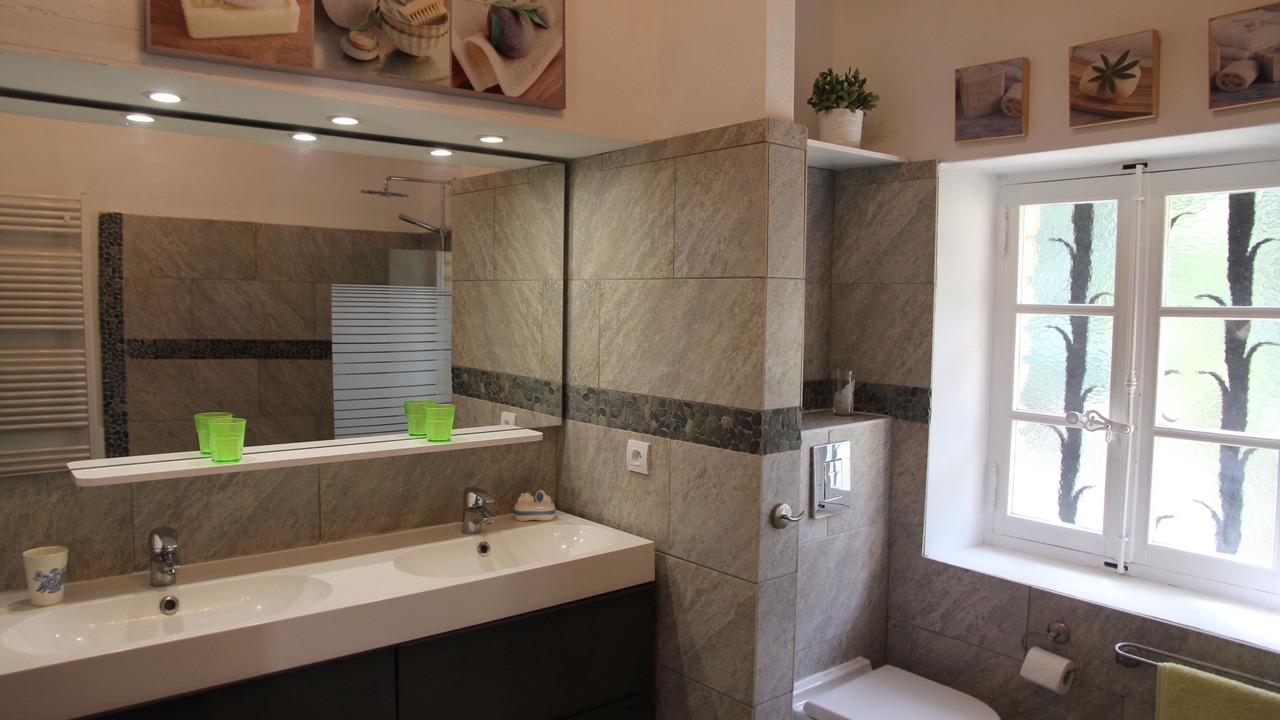 Photo of Bathroom in Murs