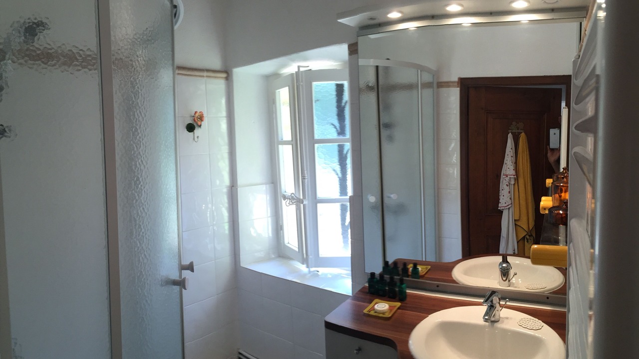 Photo of Bathroom in Murs