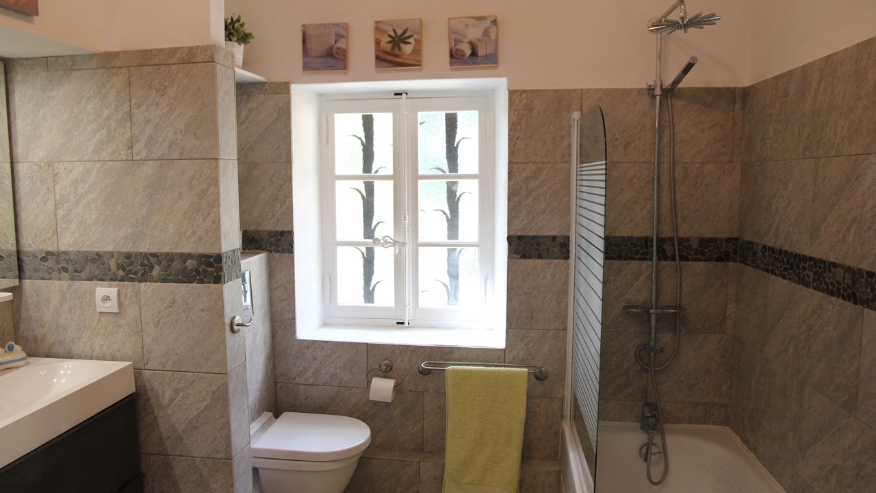 Photo of Bathroom in Murs