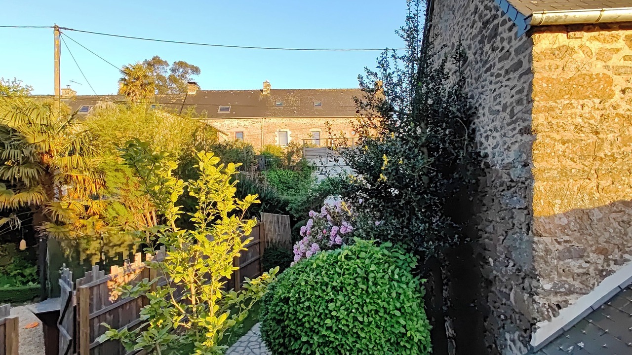 Photo of Patio Balcony in La Vicomte-sur-Rance