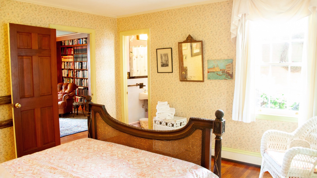 Photo of Bedroom in Cobham
