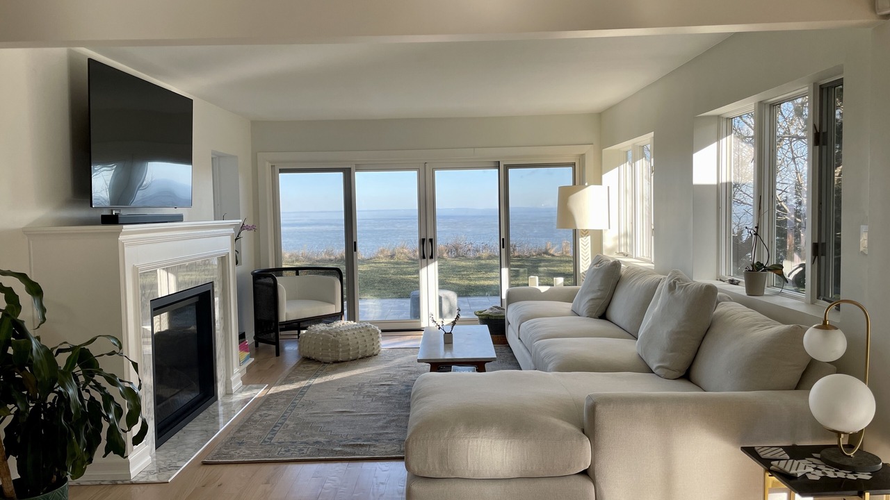 Photo of Livingroom in Miller Place