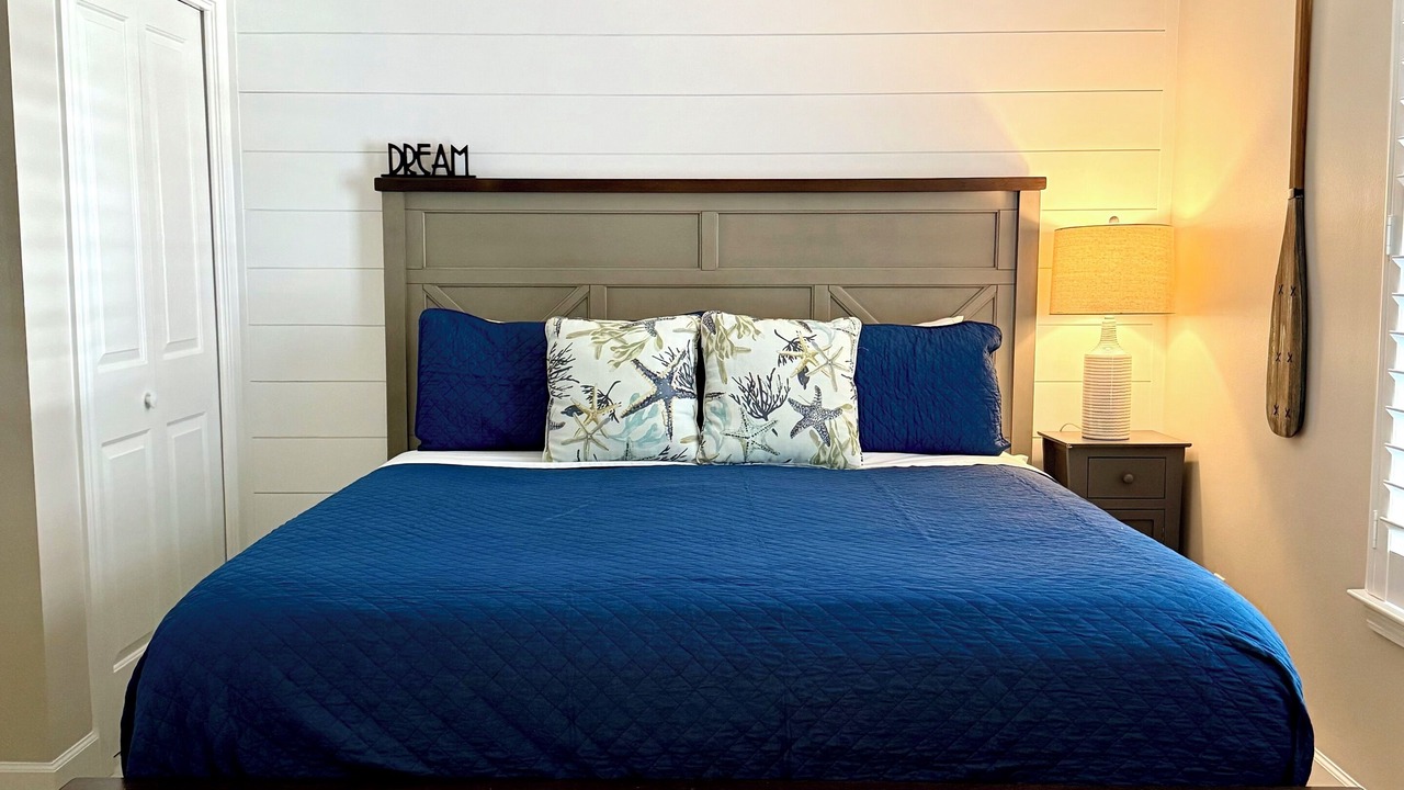 Photo of Bedroom in Crystal Beach