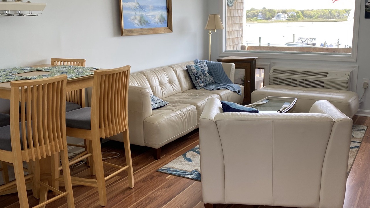 Photo of Livingroom in South Yarmouth