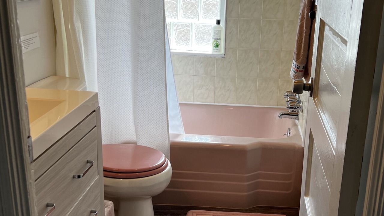 Photo of Bathroom in Downtown Niagara Falls