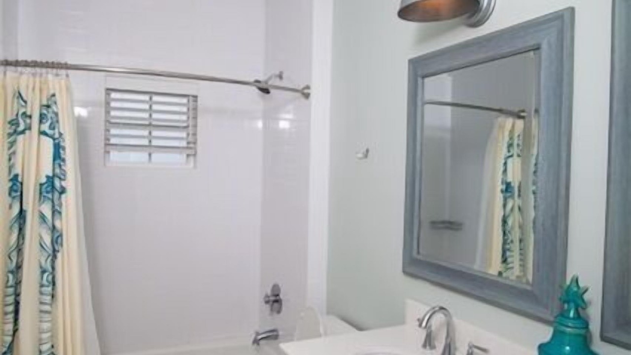 Photo of Bathroom in Navarre Beach