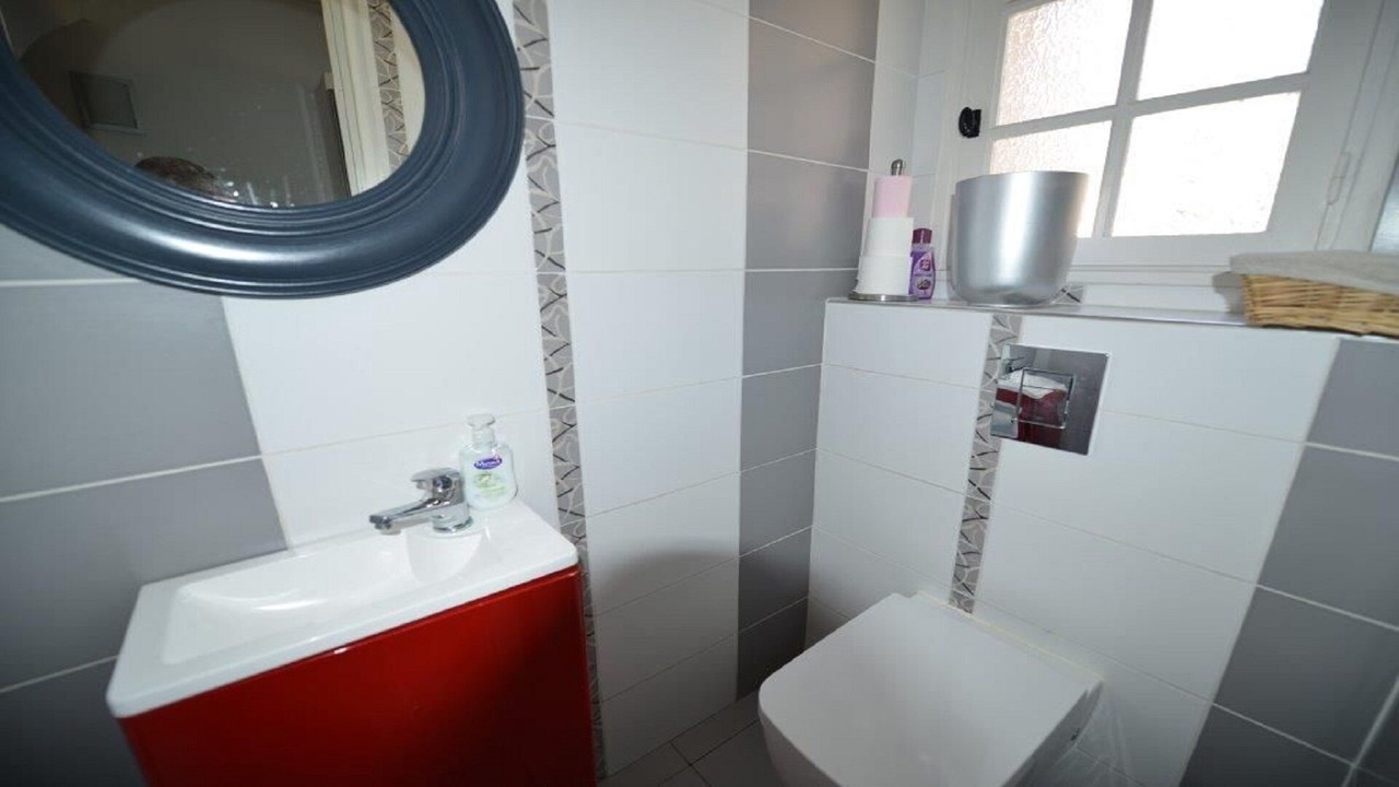 Photo of Bathroom in California - Pezou