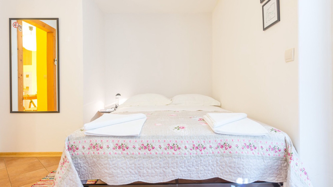 Photo of Bedroom in Pile