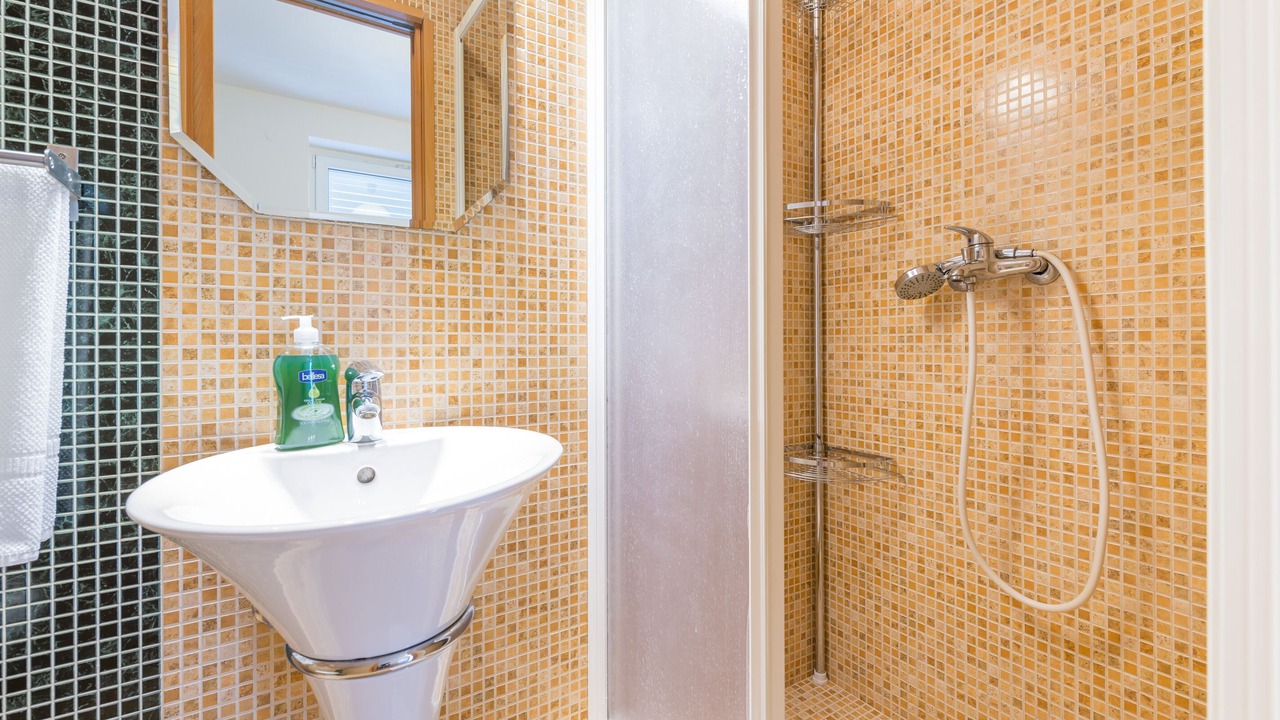 Photo of Bathroom in Pile