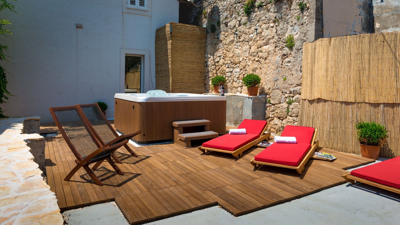 Photo of Patio Balcony in Pile