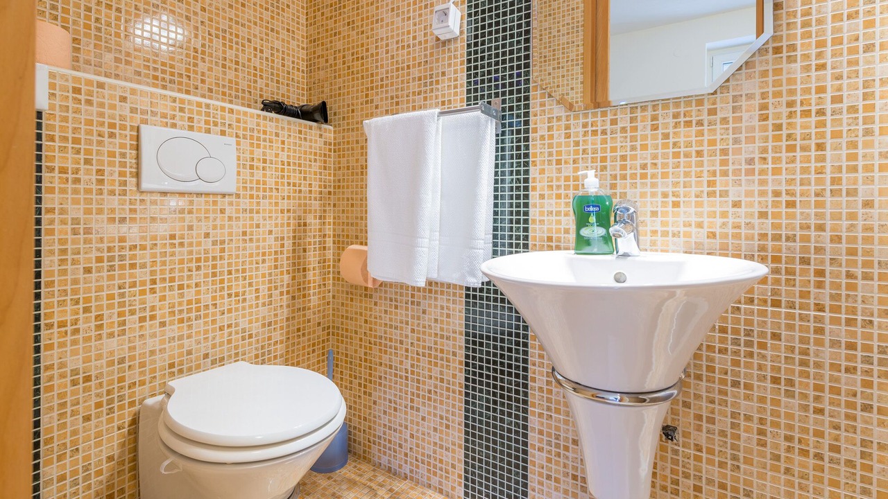 Photo of Bathroom in Pile