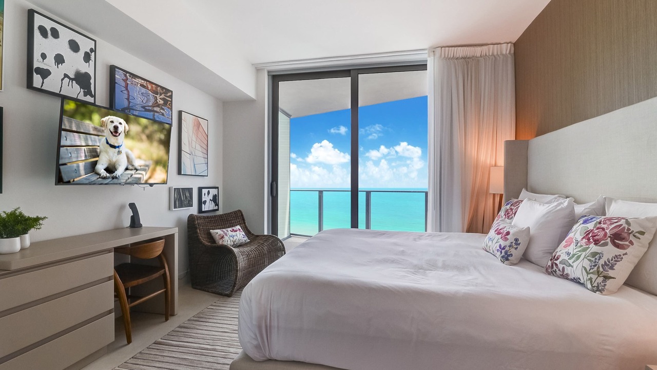 Photo of Bedroom in Hollywood South Central Beach
