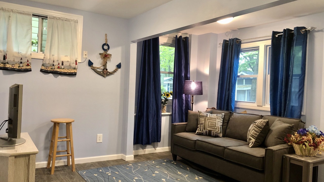 Photo of Livingroom in Baiting Hollow
