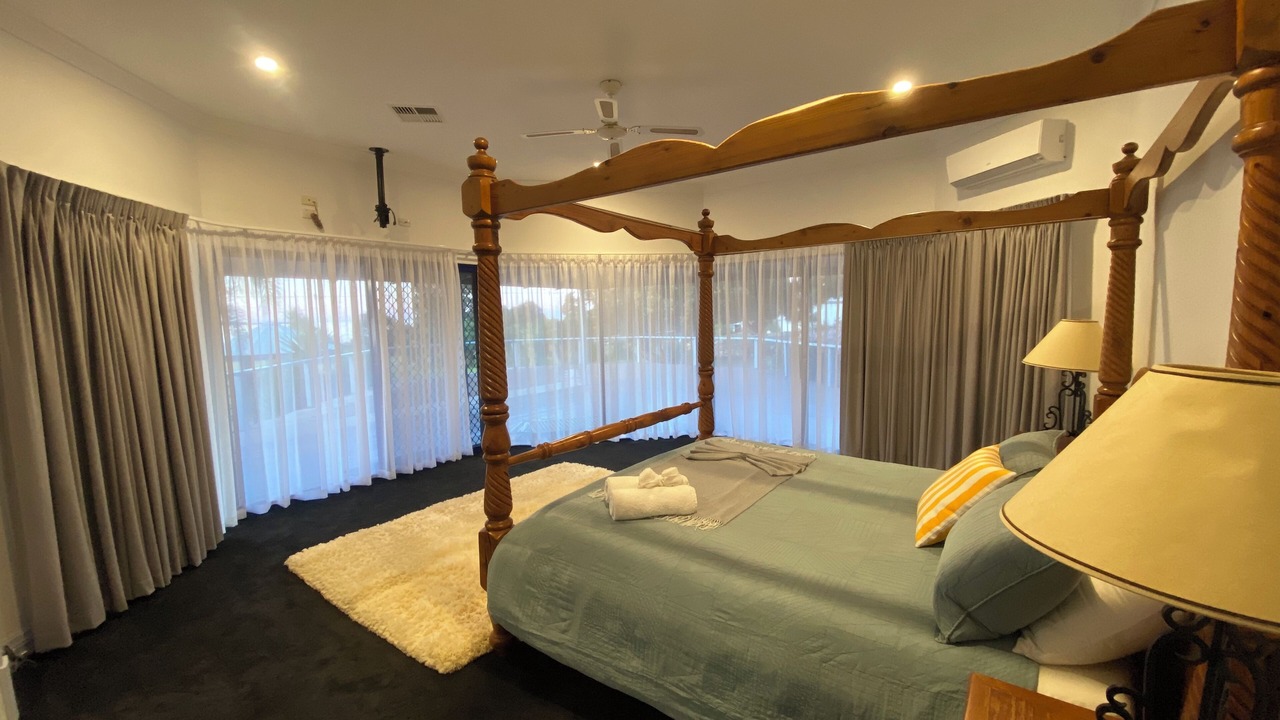 Photo of Bedroom in Kingscote