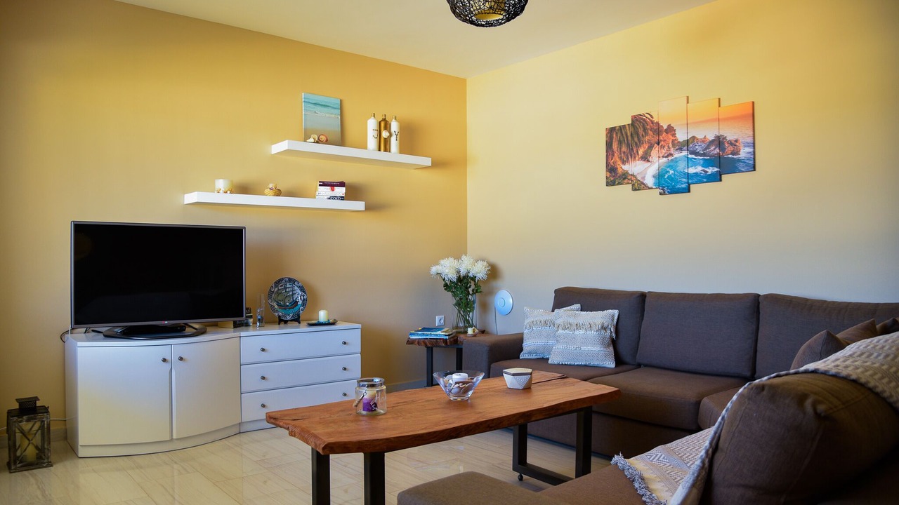 Photo of Livingroom in Amoopi