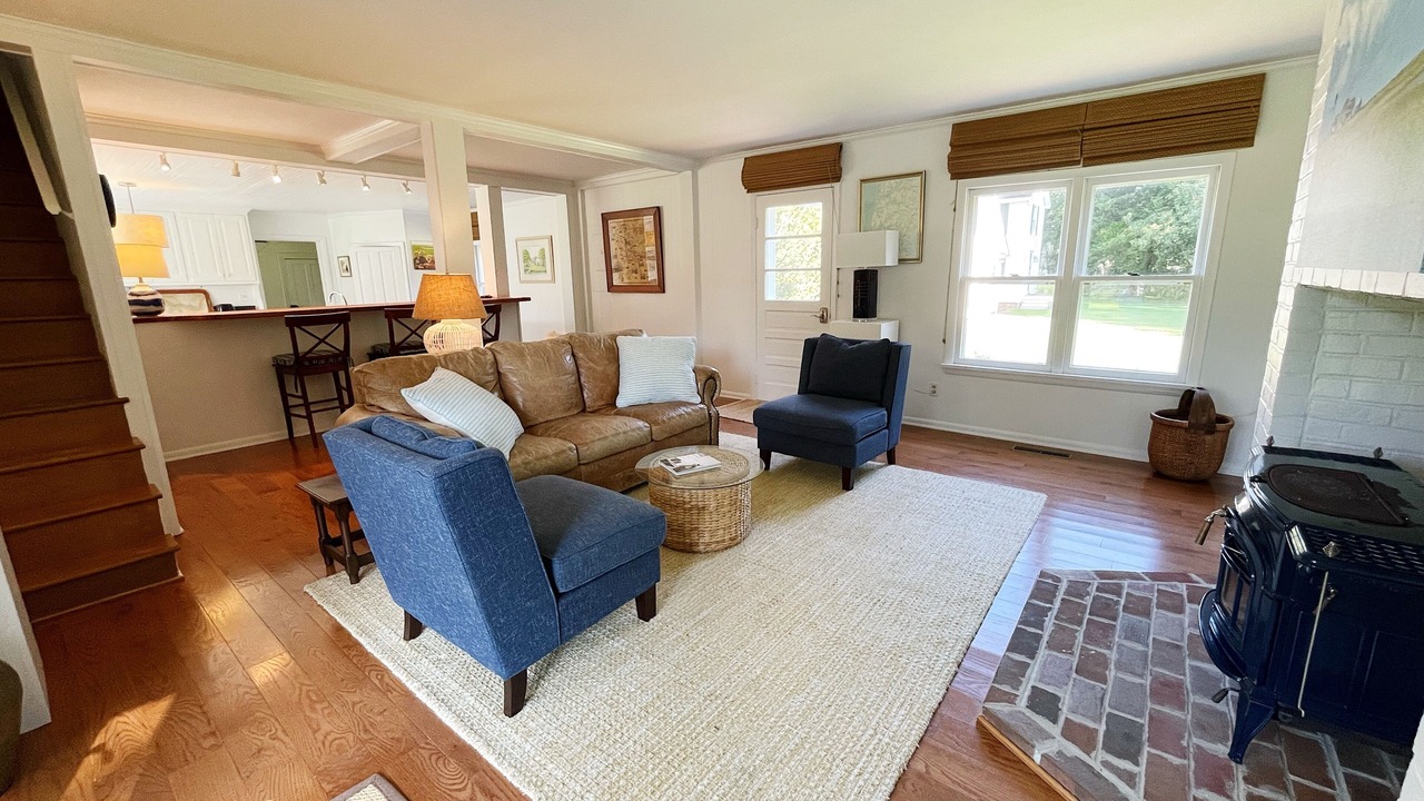 Photo of Livingroom in Weirwood