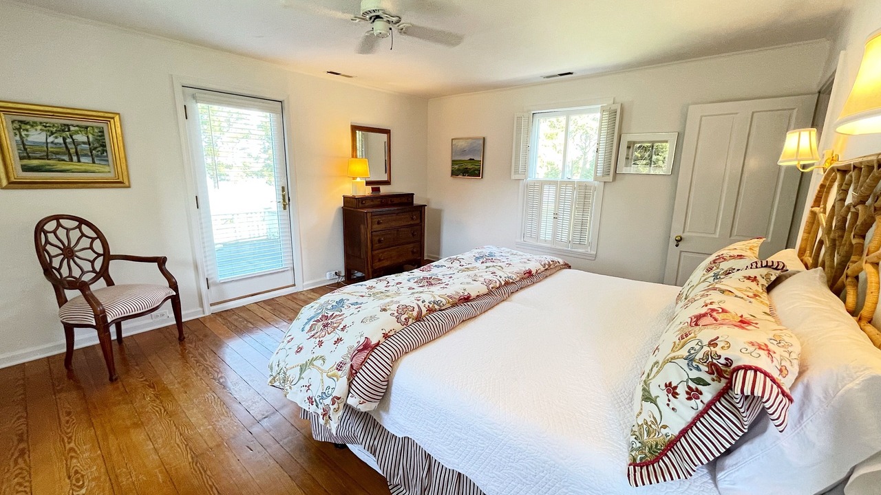 Photo of Bedroom in Weirwood