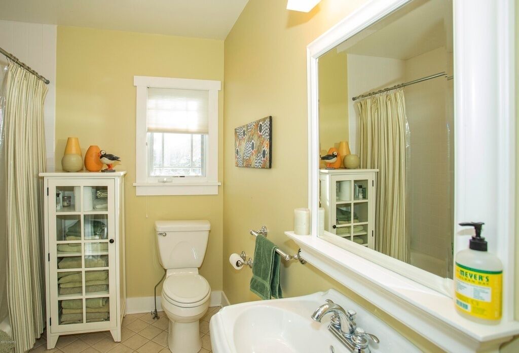 Photo of Bathroom in Union Pier