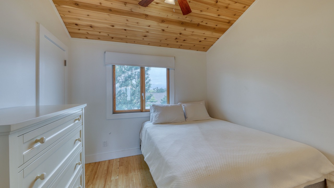 Photo of Bedroom in Ocean Bay Park