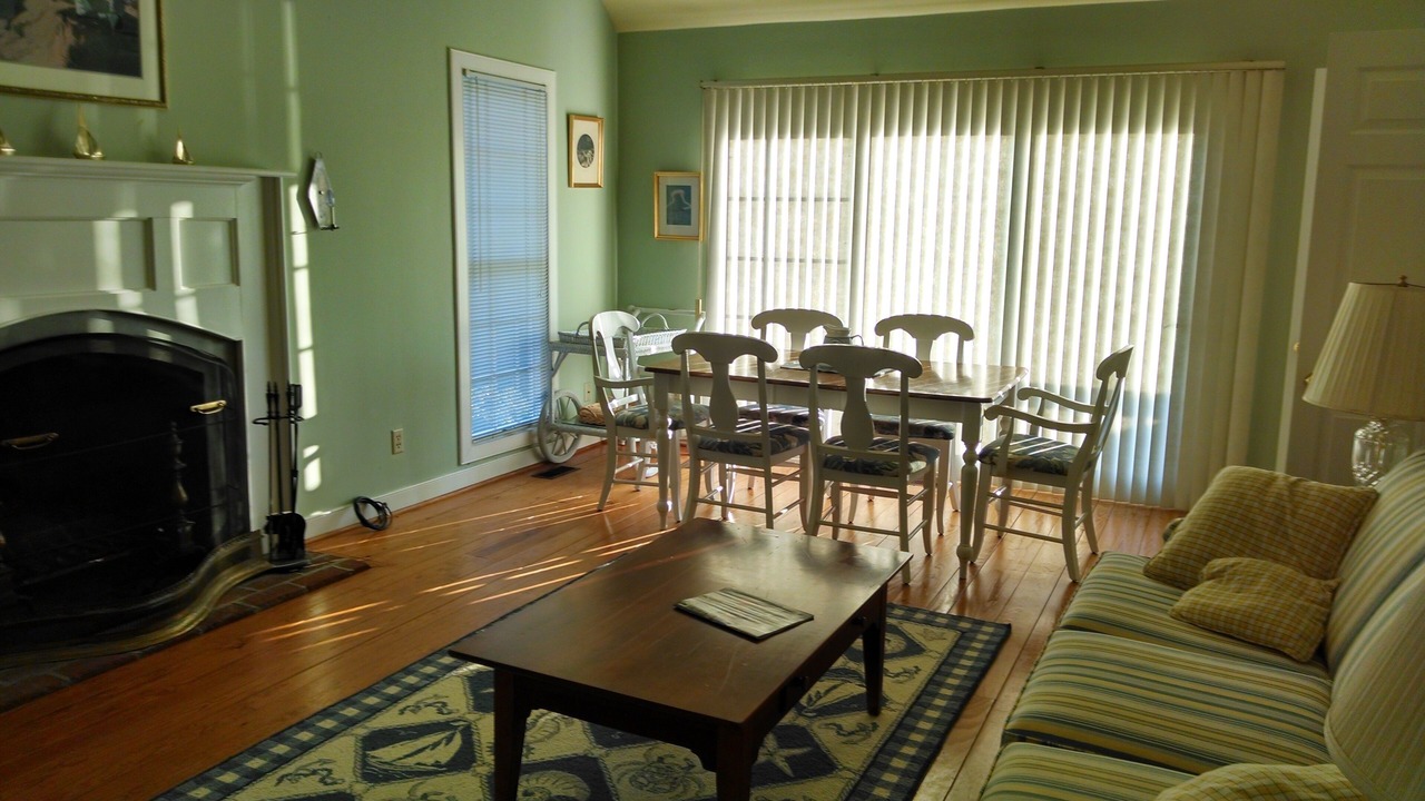 Photo of Livingroom in White Stone
