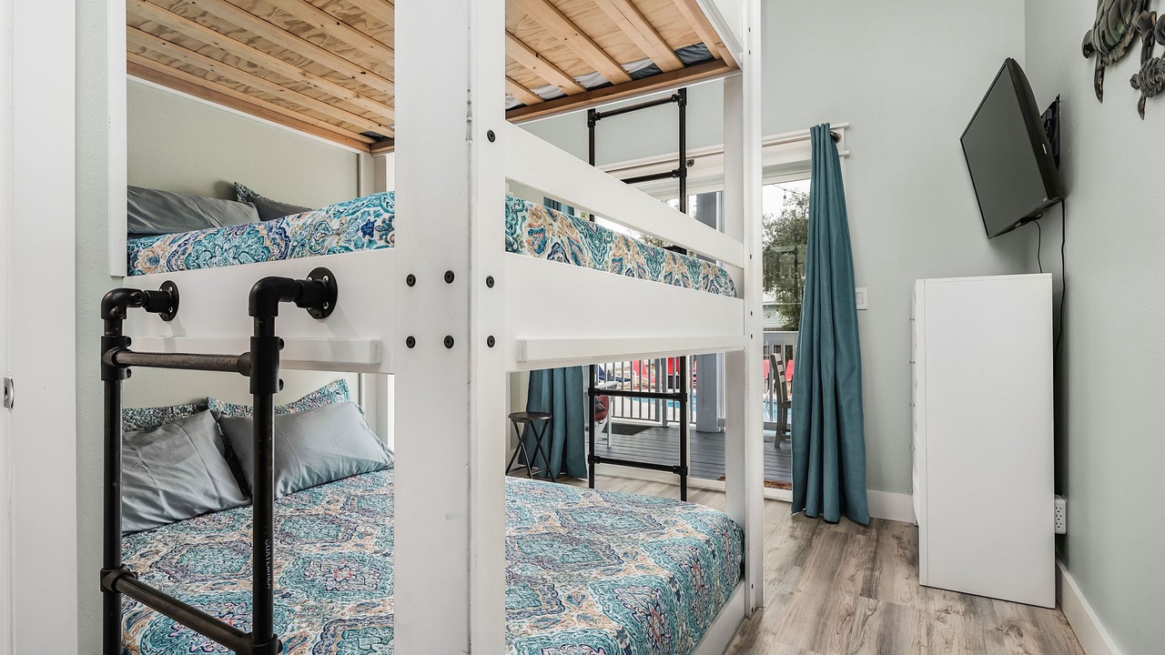 Photo of Bedroom in Crystal Beach