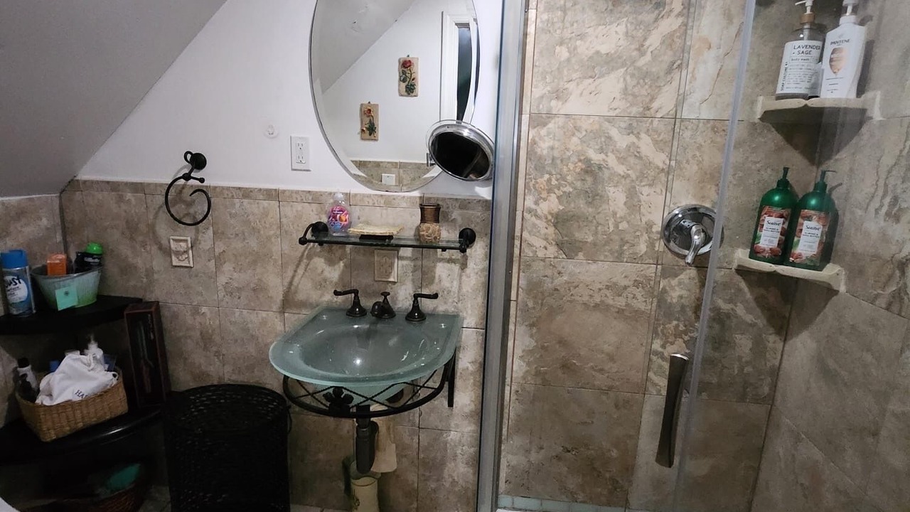 Photo of Bathroom in Alden Manor