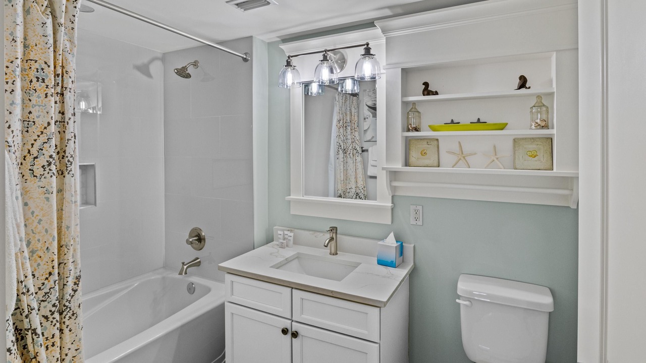 Photo of Bathroom in Baytowne Wharf