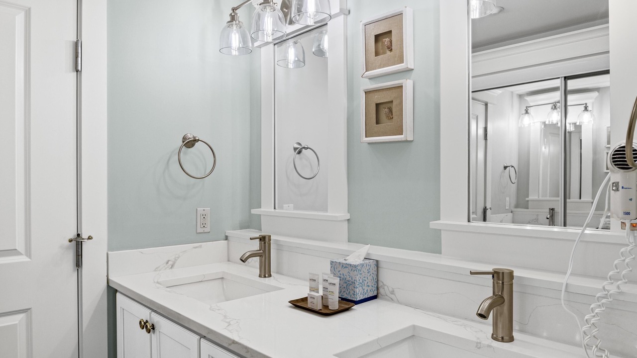 Photo of Bathroom in Baytowne Wharf
