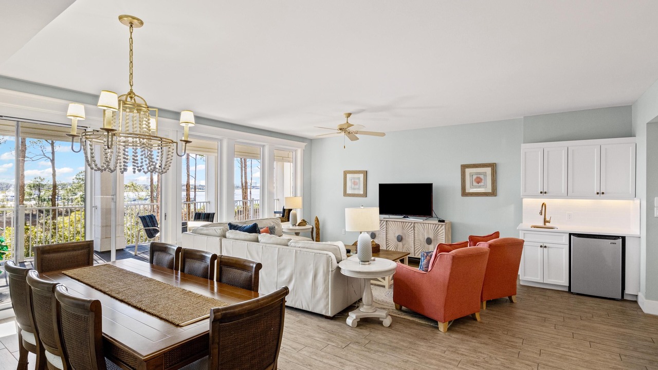 Photo of Livingroom in Baytowne Wharf