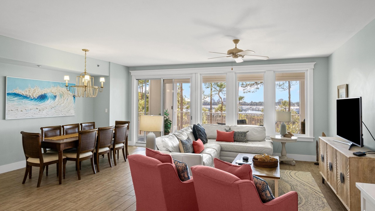 Photo of Livingroom in Baytowne Wharf