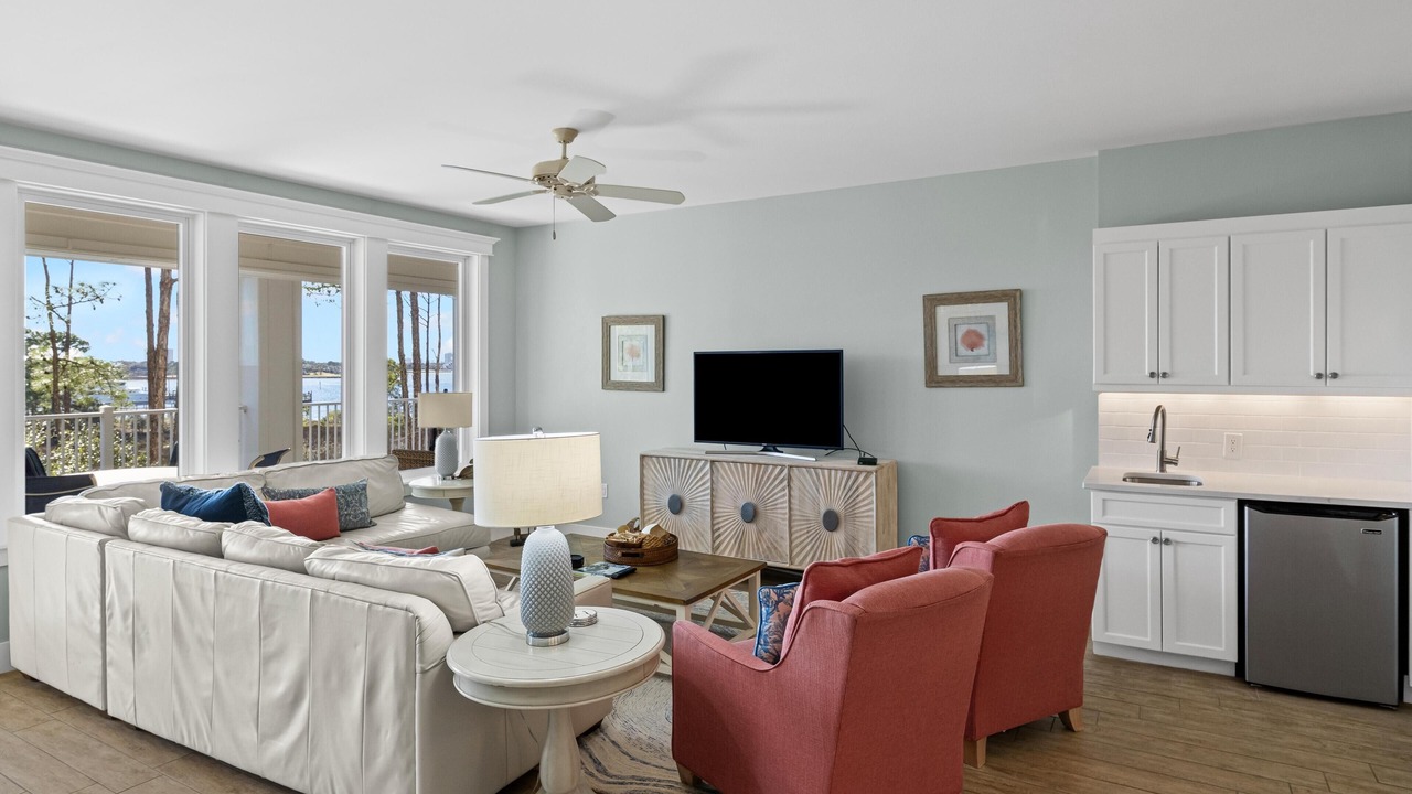Photo of Livingroom in Baytowne Wharf