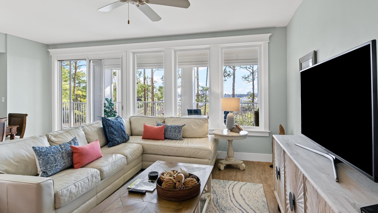 Photo of Livingroom in Baytowne Wharf