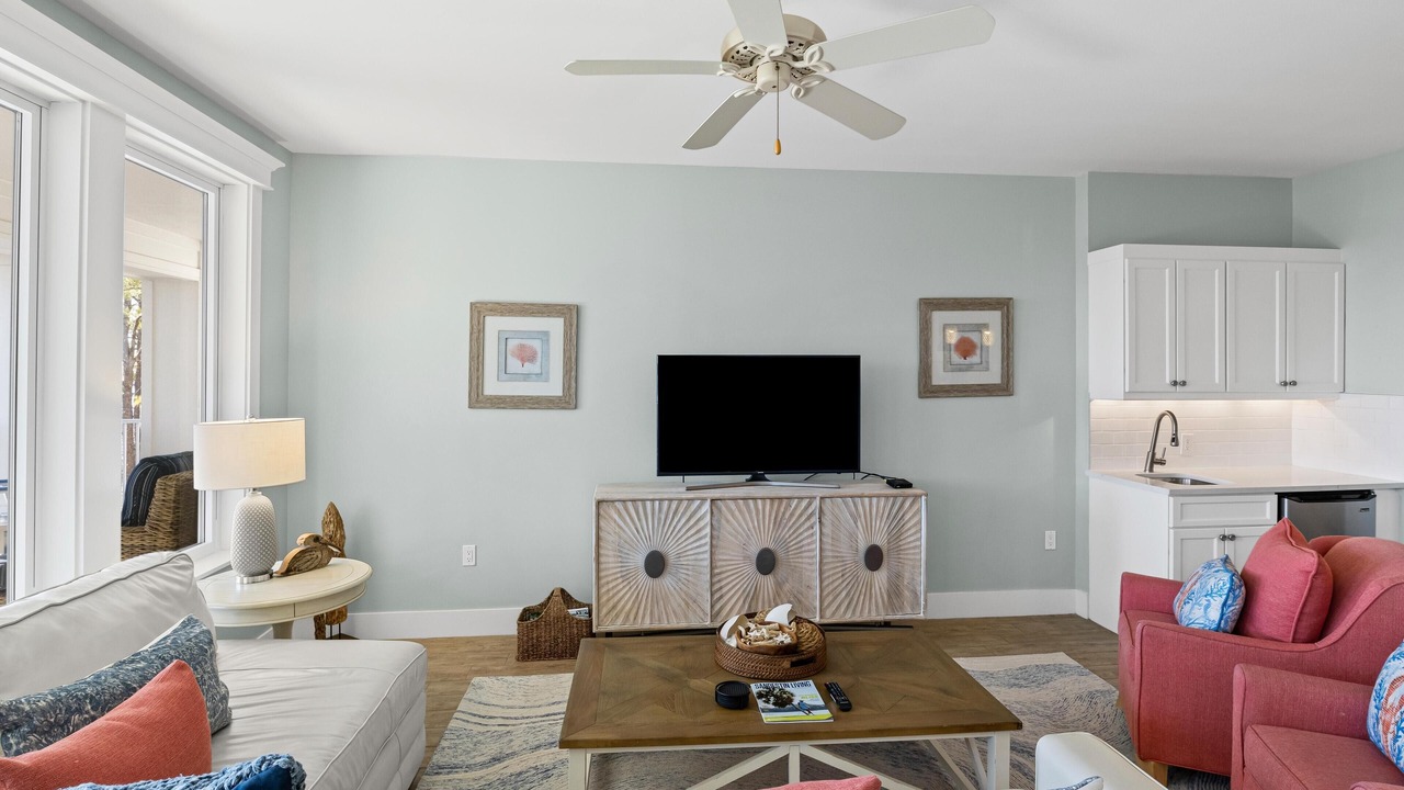 Photo of Livingroom in Baytowne Wharf