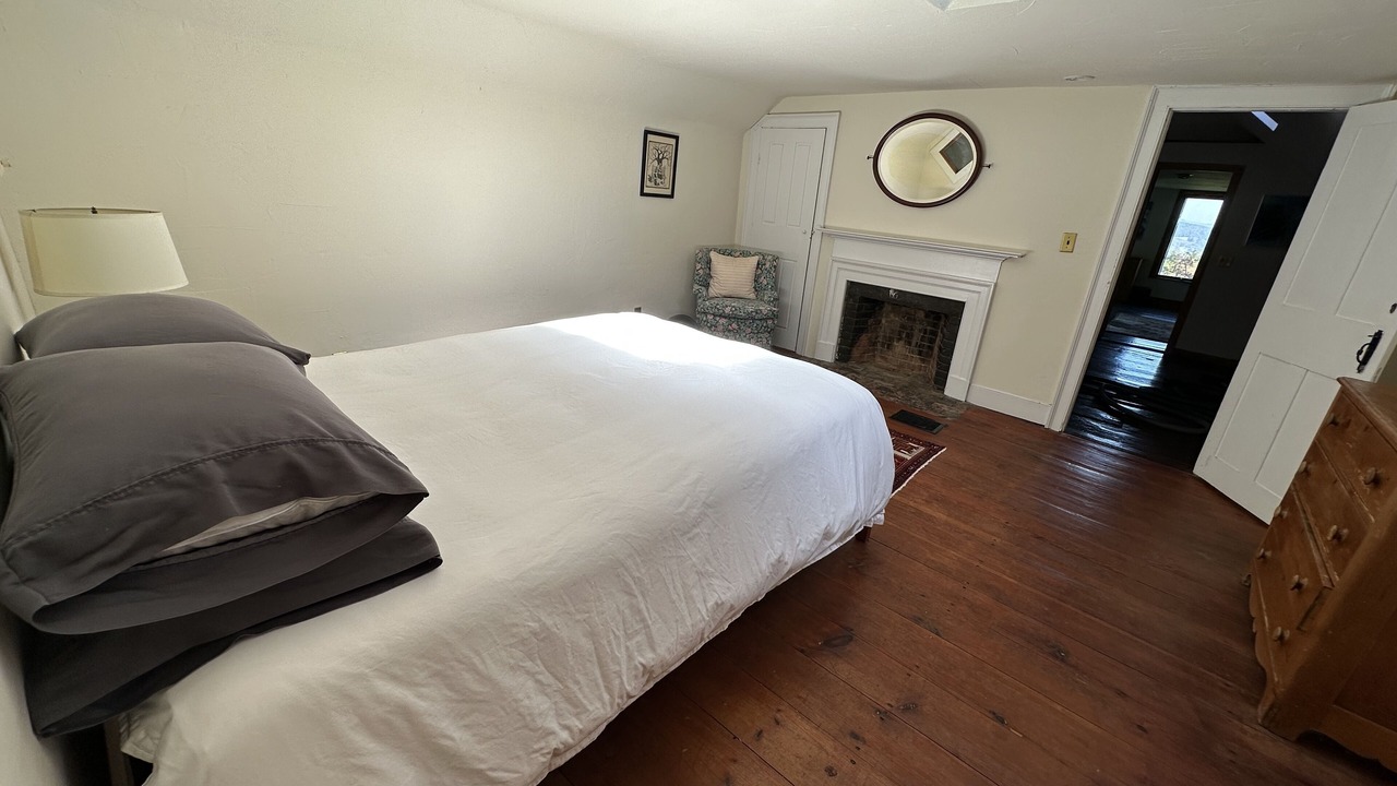 Photo of Bedroom in Williamsville