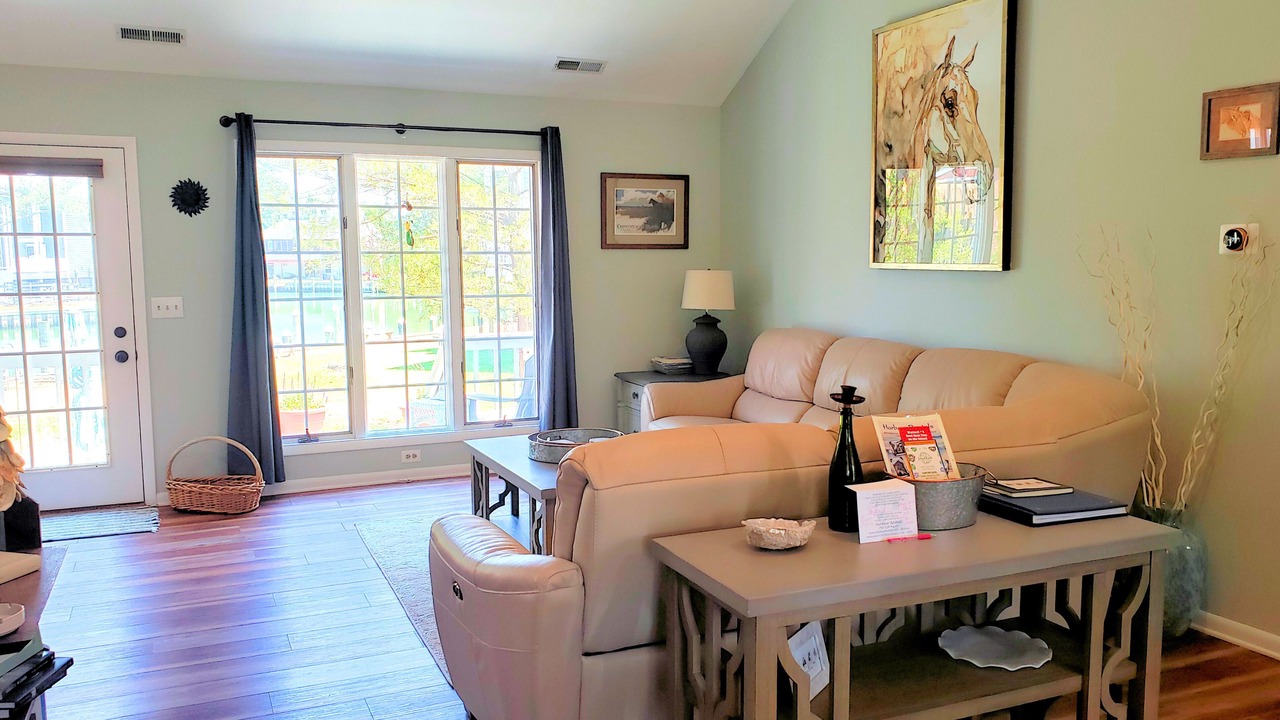 Photo of Livingroom in Deep Hole