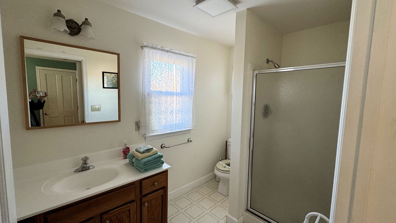 Photo of Bathroom in Deep Hole