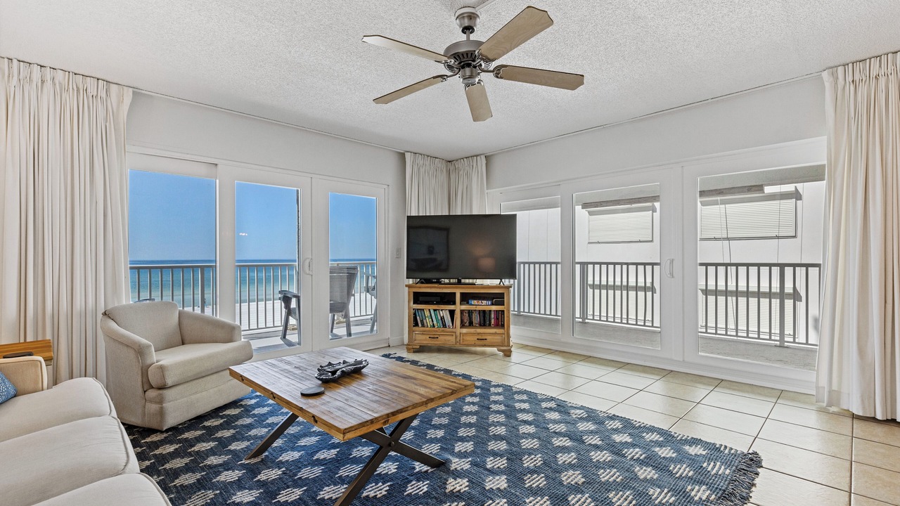 Photo of Livingroom in Biltmore Beach