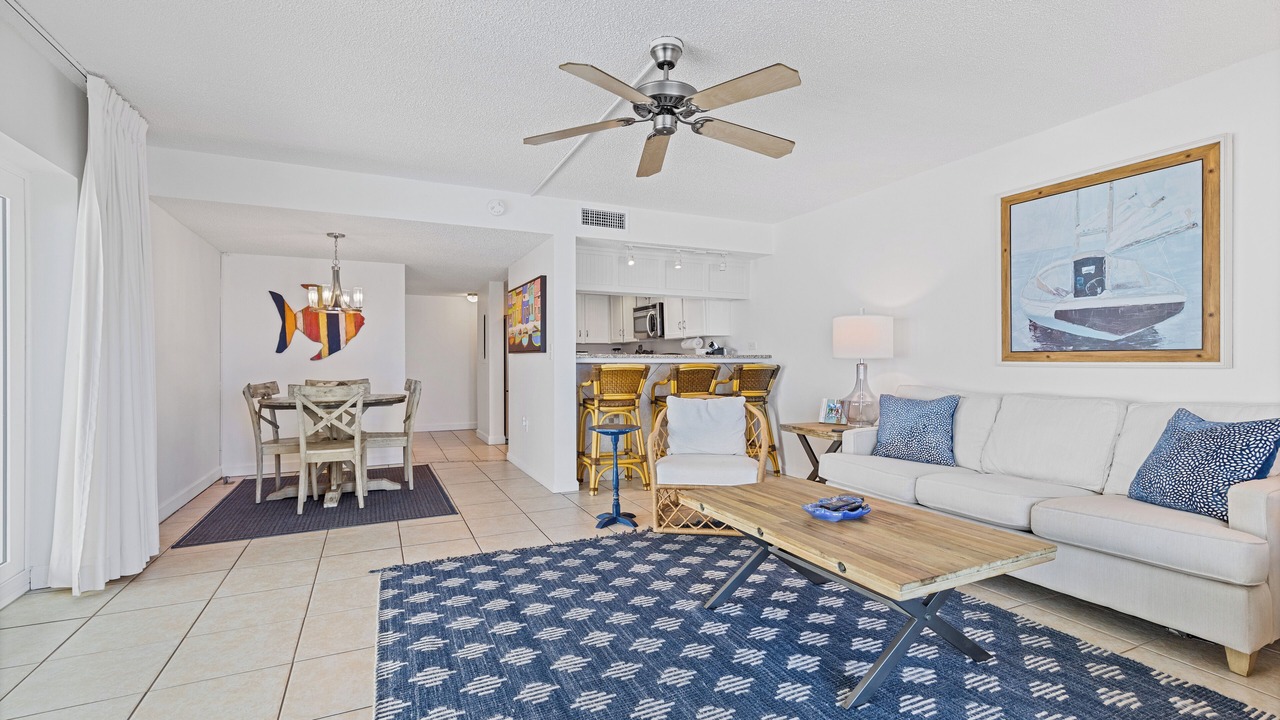 Photo of Livingroom in Biltmore Beach