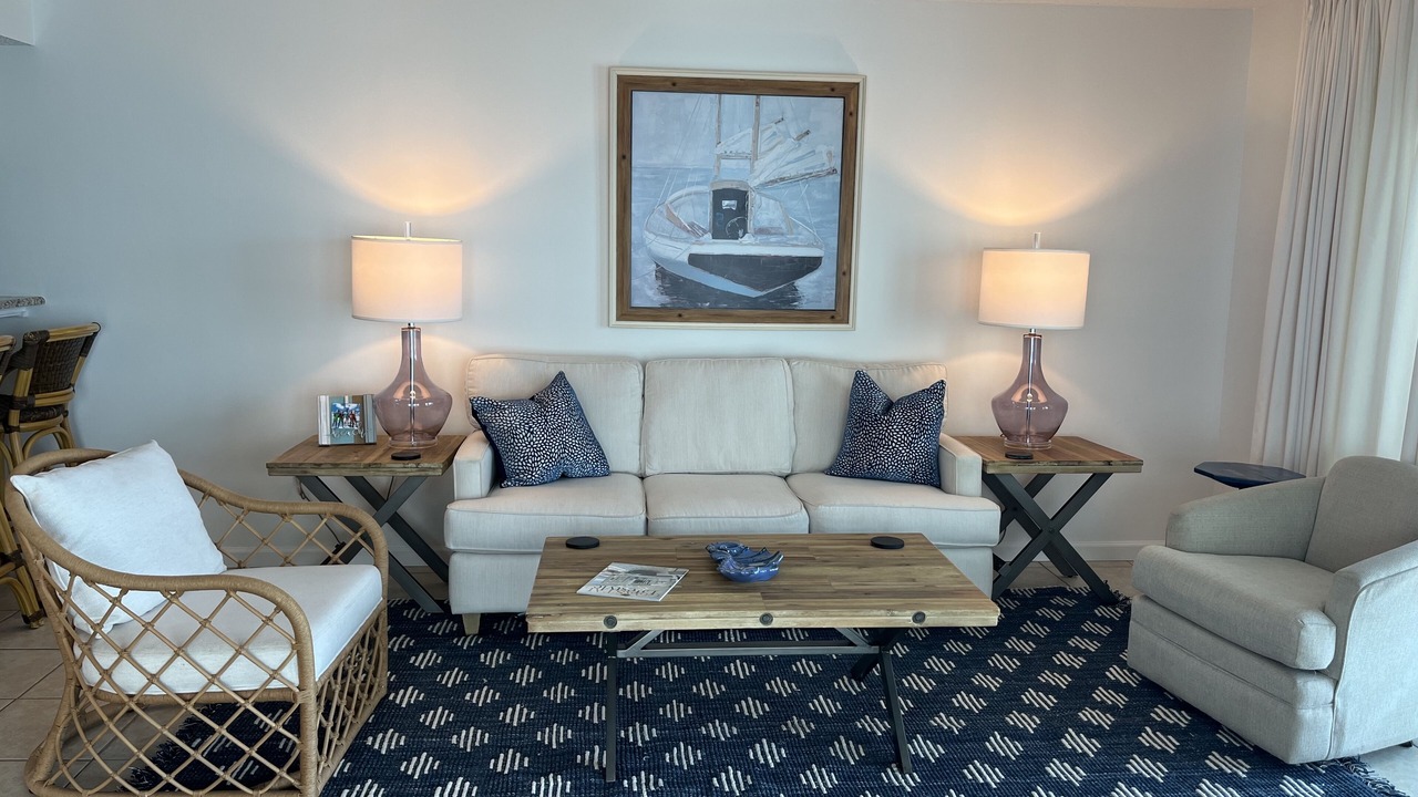 Photo of Livingroom in Biltmore Beach