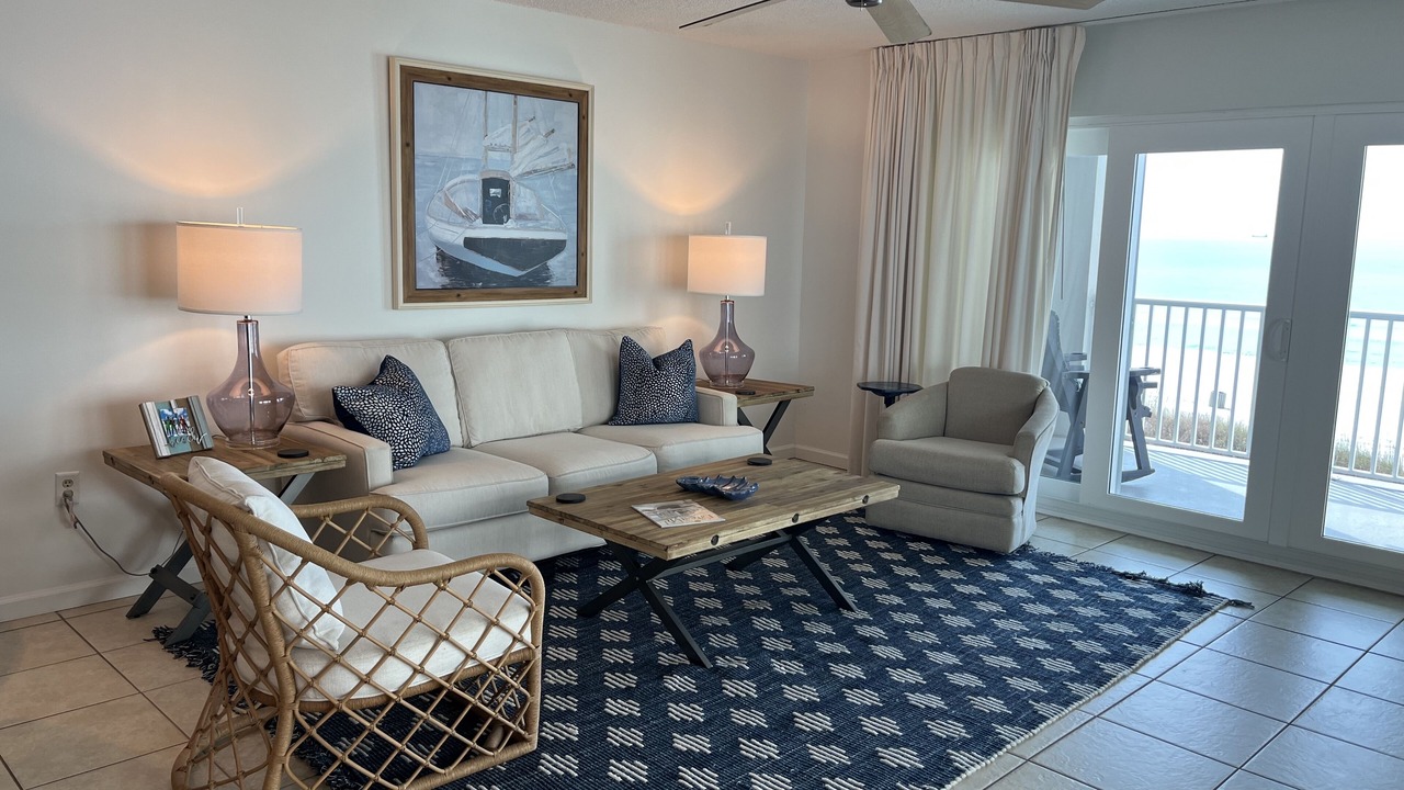 Photo of Livingroom in Biltmore Beach