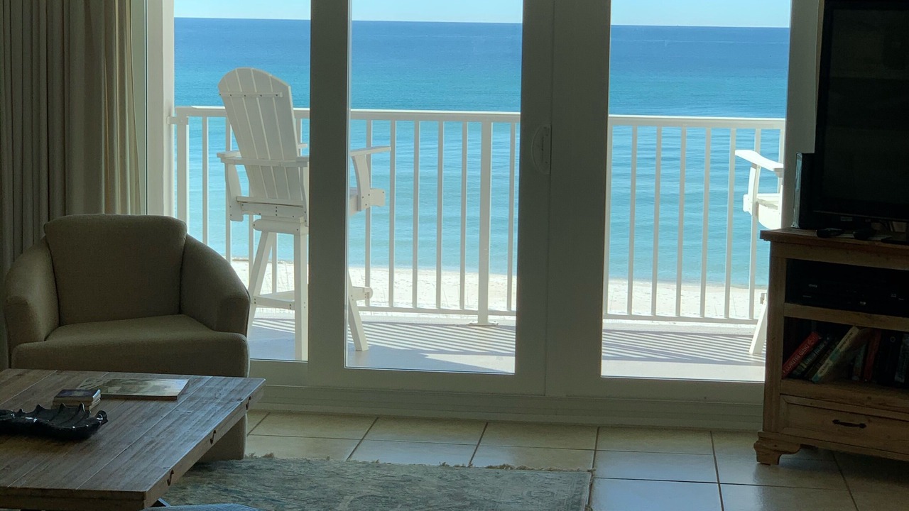 Photo of Livingroom in Biltmore Beach