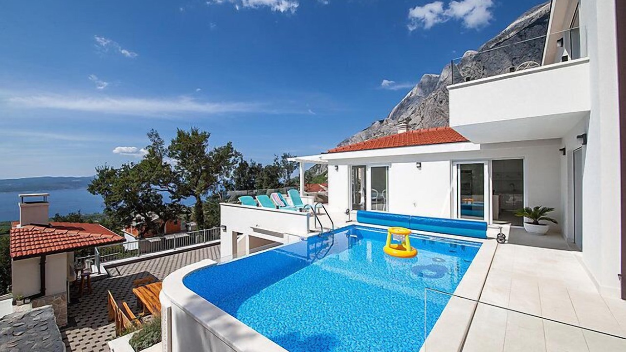 Photo of Outdoor in Bast