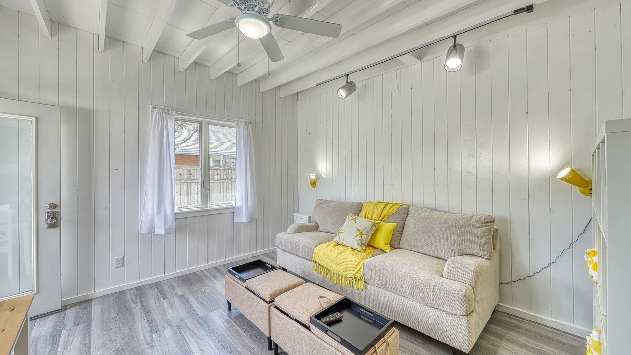 Photo of Livingroom in Ocean Bay Park